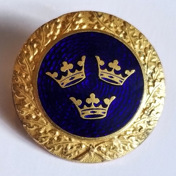 Vintage Jewelry - Vintage brooch Sporrong Sweden blue enamel gold tone three crown pin